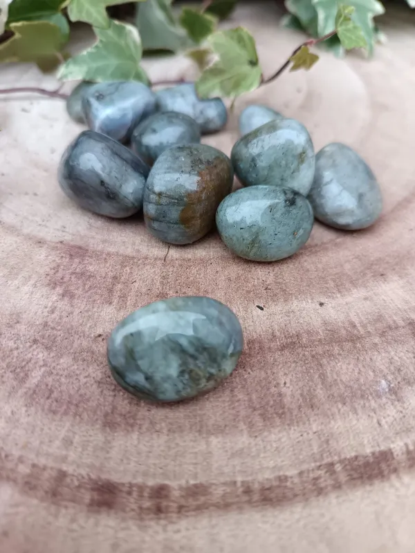 pierre roulée de labradorite