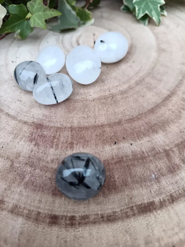 pierre roulée de quartz tourmaline