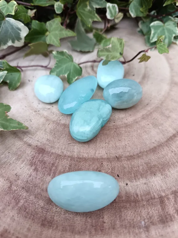 pierre de lune bleu roulée