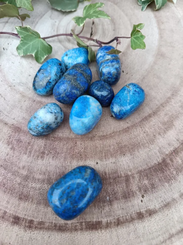 pierre roulée de lapis lazuli