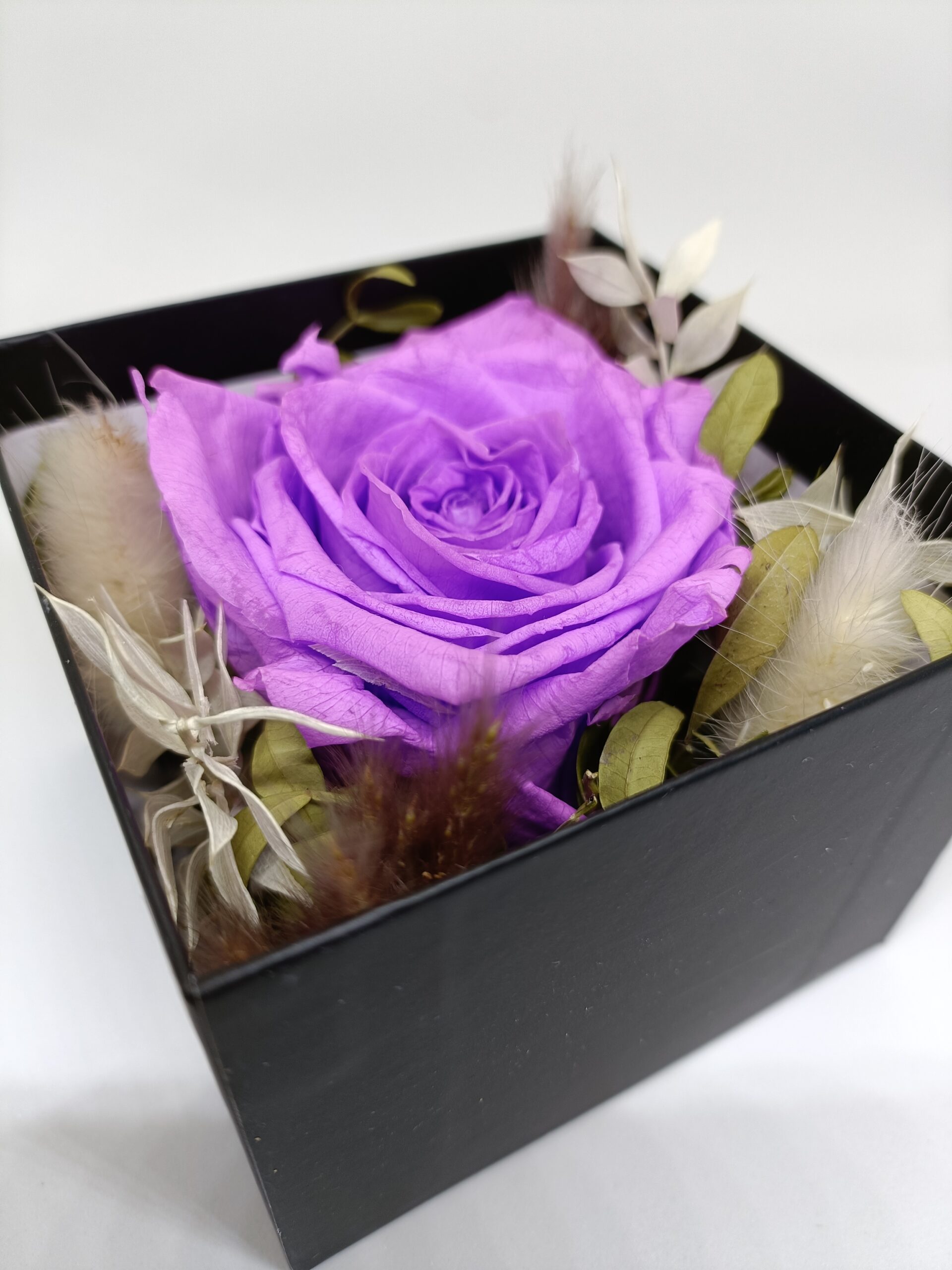 rose éternelle violette dans boite argenté - L'alchimie de Maïlys